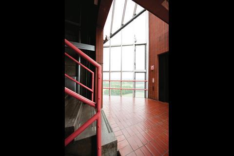 The penicillin pink handrails which work so well against the concrete steps, though maybe not so well against the terracotta.